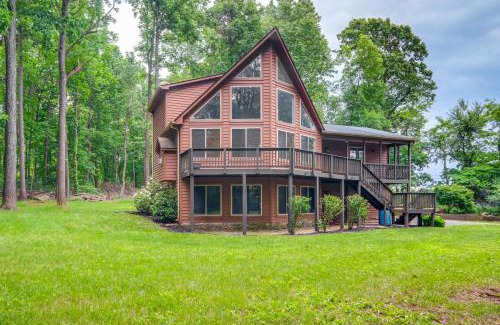 Linden House | Linden Family Home with Yard Less Than 5 Mi to Wineries!