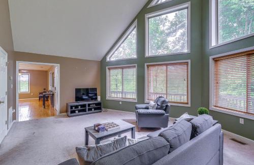 Linden House | Linden Family Home with Yard Less Than 5 Mi to Wineries!
