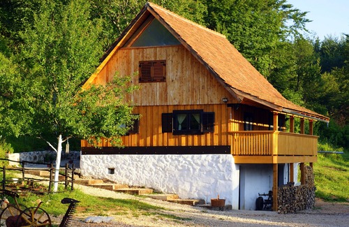 Velika Plana Cabin | Linden Tree Retreat & Ranch