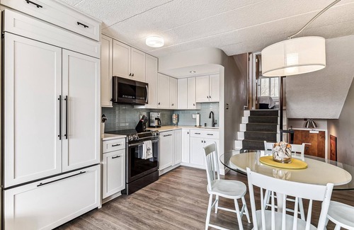 The Pines Condo | LINENS INCLUDED! UPDATED! DOWNTOWN!