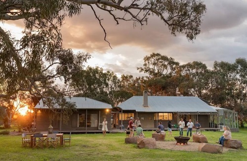 Mansfield House | Linleigh Farmhouse With Mountain Views