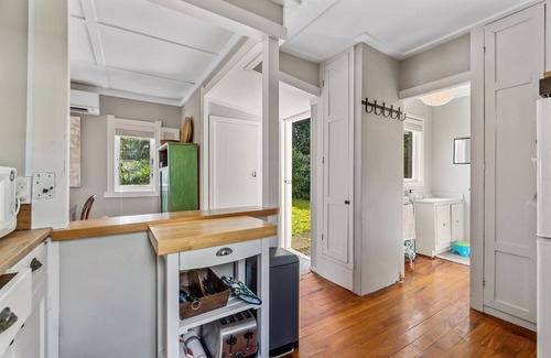Piha House | Lion Rock Spectacular - Piha Holiday Home