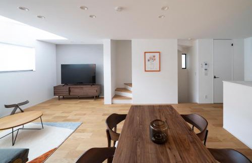 Minato Villa | LIRI Aoi 和モダンな一軒家 JR弁天町駅3分 USJ 梅田 大阪城 本町へ直通