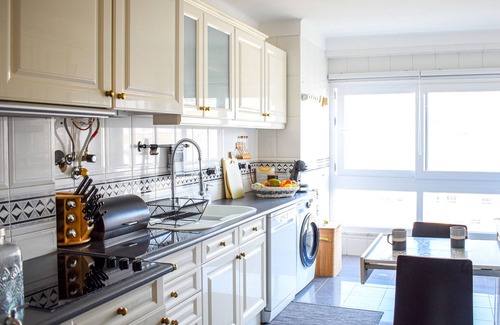 Apelacao Condo | LISBON SKY VIEW 3BR HOME + NEAR AIRPORT + FREE PARKING