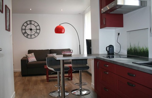 Lisieux Cottage | Lisieux cottage with garden and parking
