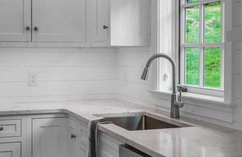 Saint Davids Cottage | Lismore Carriage House - One Bedroom & Loft Sleeps 8 with Full Kitchen & 2 Baths