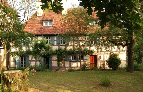 Geckenheim House | Listed old timbered house with garden
