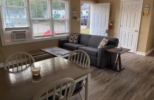 Wasaga Beach House | Listen to the waves from your front deck!