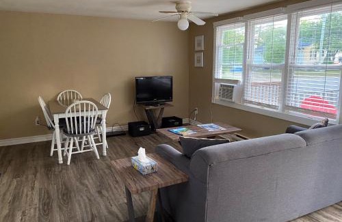 Wasaga Beach House | Listen to the waves from your front deck!