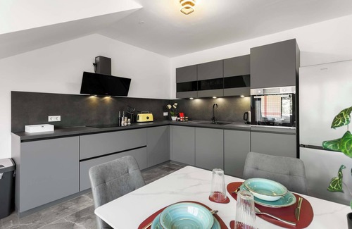 Woerth am Rhein Apartment | LiT LiVING: Luxus | Box SprIng | Parking | Balcony