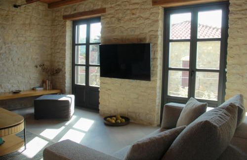 Trikolonoi Apartment | Lithero Suites