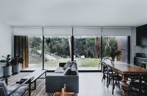 Hepburn Springs House | Lithic House-beautiful bush setting