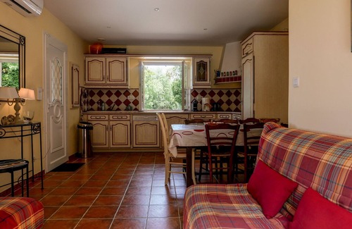 Saint-Paul-Trois-Chateaux Ski Chalet | little house on the colline,swimming pool and petanque court