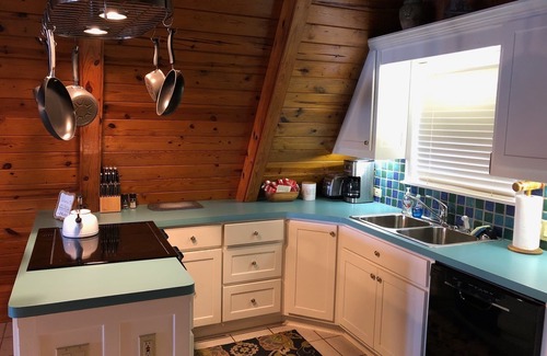 Piney Cabin | Little A-frame, Big porch on Lake Hamilton, Boat Dock, Deck, Fire pit, Kayaks