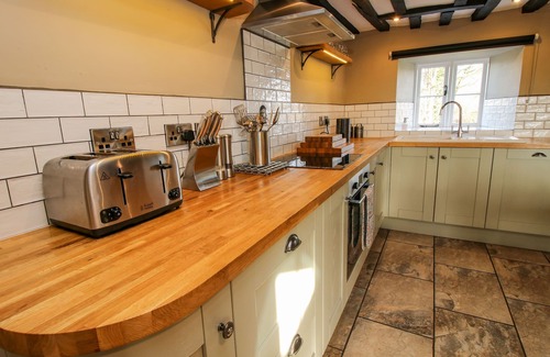 Newcastle-on-Clun Cottage | Little Bicton