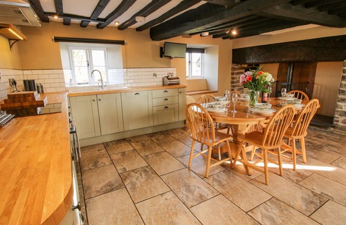 Newcastle-on-Clun Cottage | Little Bicton