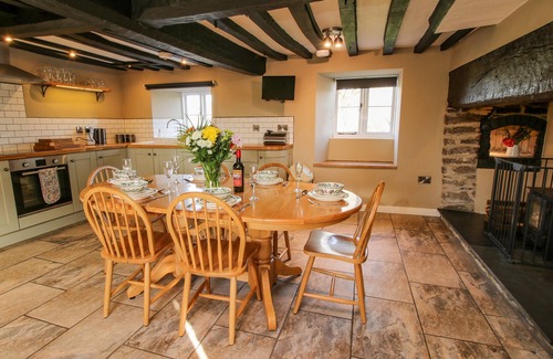 Newcastle-on-Clun Cottage | Little Bicton