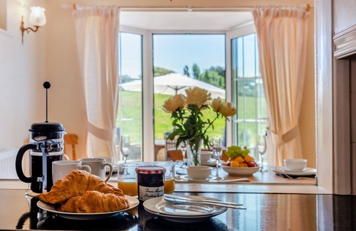 Seaford House | Little Breacon - Two Bedroom House, Sleeps 6