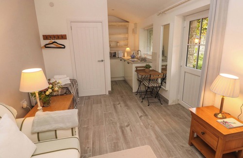 Cowbridge Cottage | LITTLE CLOUD, romantic, character holiday cottage in Cowbridge