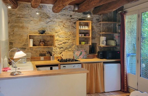 Le Monastier-Pin-Mories House | Little country cottage on the sides of the aubrac highland. warm welcome.