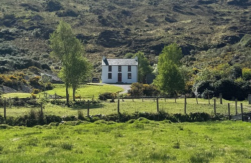 Ardnatrush Cottage | Little Heaven Glengarriff - Your secluded valley hide-away.