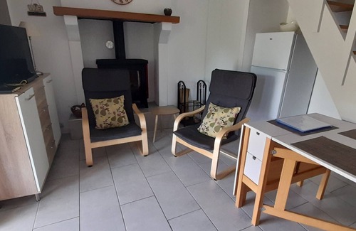 Bersac-sur-Rivalier House | Little house in a hamlet in the Limousin countryside.