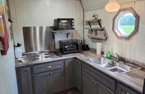 Oneida House | Little House by the Pond