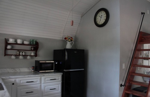 Heavener Cottage | Little House in the Pine Woods