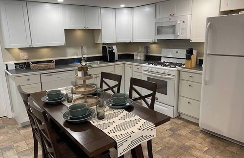 Winthrop House | Little Landing Cottage-gorgeous View BBQ Wi-fi