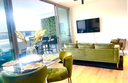 Fremantle Apartment | Little Lane Apartments Comfortable and Chic Heart Of Fremantle New Fully Equiped 2 Double Beds and 2 bathrooms Large balcony 1 Free car bay