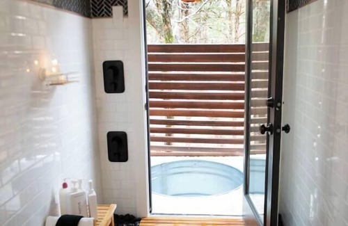 Miller Grove House | Little Luxe Romantic Treehouse Cabin