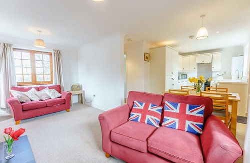 Tonbridge Cottage | LITTLE MELROSE, romantic, with a garden in Collier Street