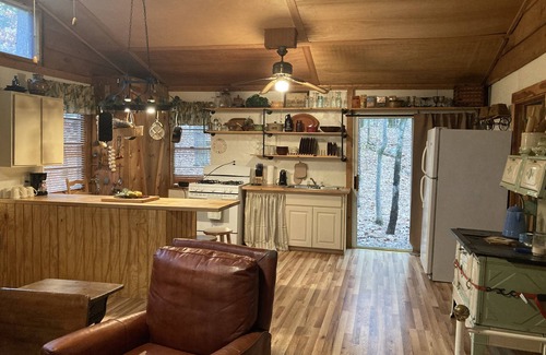 Morrilton Cabin | Little Piney Cabin at the Foothills of Petit Jean Mt nClose Petit Jean State Pk.