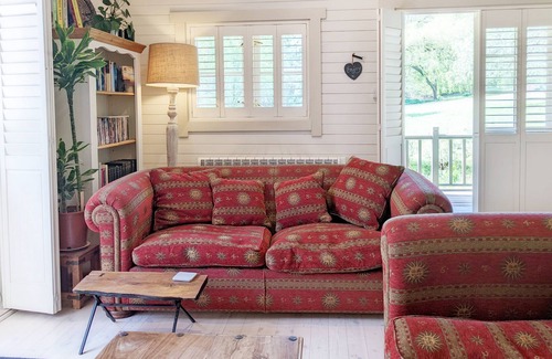 Barns Green Cabin | Little Russets - Horsham - a lodge/cabin that sleeps 2 guests in 1 bedroom