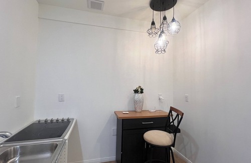 Valencia Apartment | Little safe quiet front yard 1 bedroom