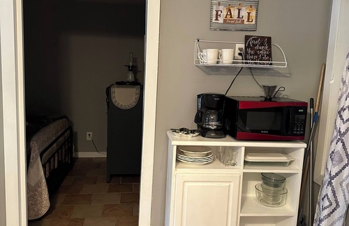 Flovilla Cottage | Little Southern Charm in tranquil Flovilla with AC, WiFi