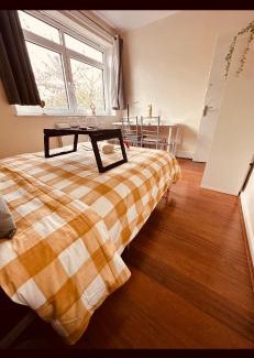 Westbourne Green Apartment | Little Venice, Paddington, Sunshine-Home!