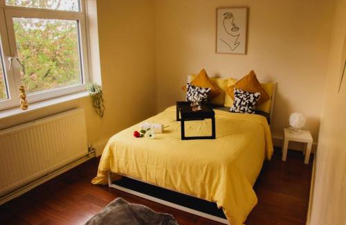 Westbourne Green Apartment | Little Venice, Paddington, Sunshine-Home!