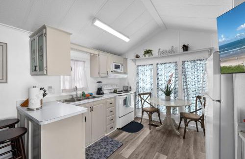 Port Isabel Resort | LIV Resort, Private Jacuzzi and Pet Friendly