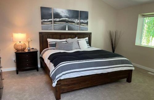 Lake Forest Park Villa | Livable C near Lake Washington