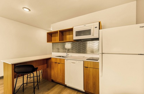 Vineyard Hotel | LivAway Suites Orem-Vineyard