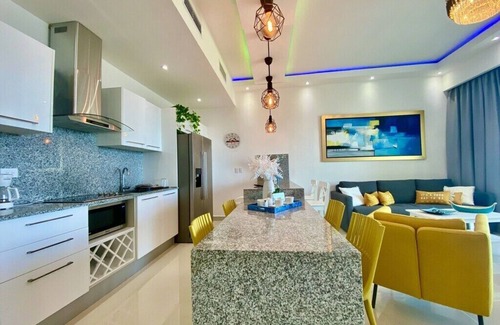 Villas Del Mar Apartment | Live it 🏖☀️ Beach-Pools-Wifi-Gym- Games- Parking