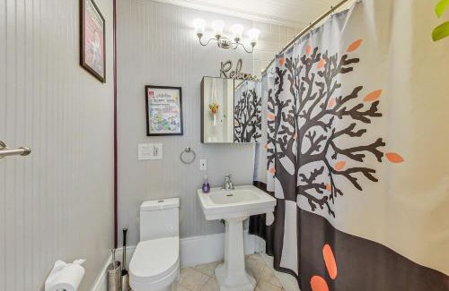 Duboce Triangle House | Live It Up In The Castro! 4brwdwalk Score 98