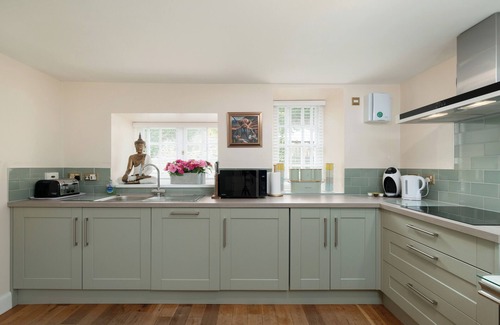 Longcroft House | Live like a King/Queen In The City (near Edinburgh Airport)