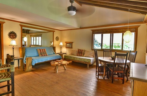 Antoneys Cay Apartment | Live like a local in a family-sized 2BR, 2min to beach, bars, dive & snorkel!