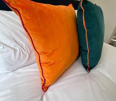 Barry House | Live Like a Local in Barry, 4-Bed Home Near the Beach, Dog-Friendly, with all the Gavin & Stacey Charm!