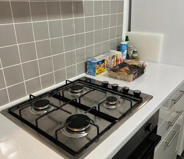 Barry House | Live Like a Local in Barry, 4-Bed Home Near the Beach, Dog-Friendly, with all the Gavin & Stacey Charm!