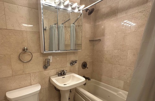 Turtle Bay House | LIVE LIKE A NATIVE NEW YORKER, COZY STUDIO APARTMENT