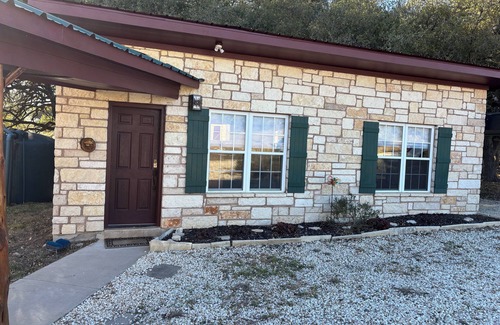 Kempner Cabin | Live Oak Combo - Cabin & Annex - 3 bedrooms for larger groups outside Lampasas