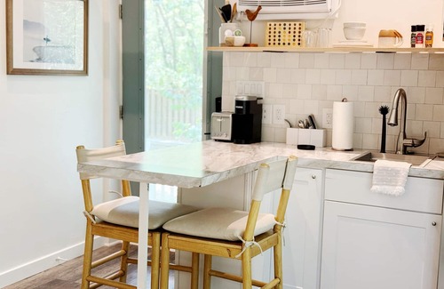 Southern Shores Apartment | Live Oak Cottage - 'tiny house'/walk to beach